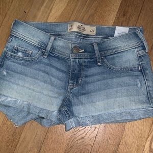 HOLLISTER short-short low rise denim shorts